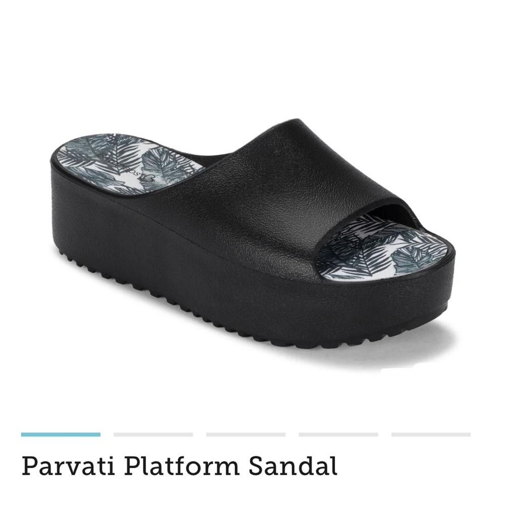 BareTraps ‘Parvati’ platform sandal in black